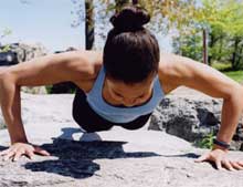 woman doing push-ups
